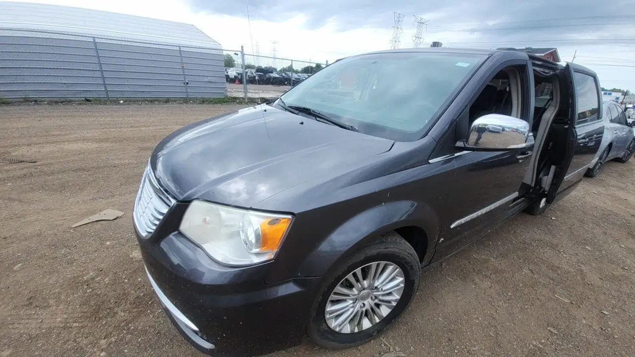 Photo of 2015 Chrysler Town & Country