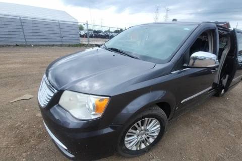 Photo of 2015 Chrysler Town & Country