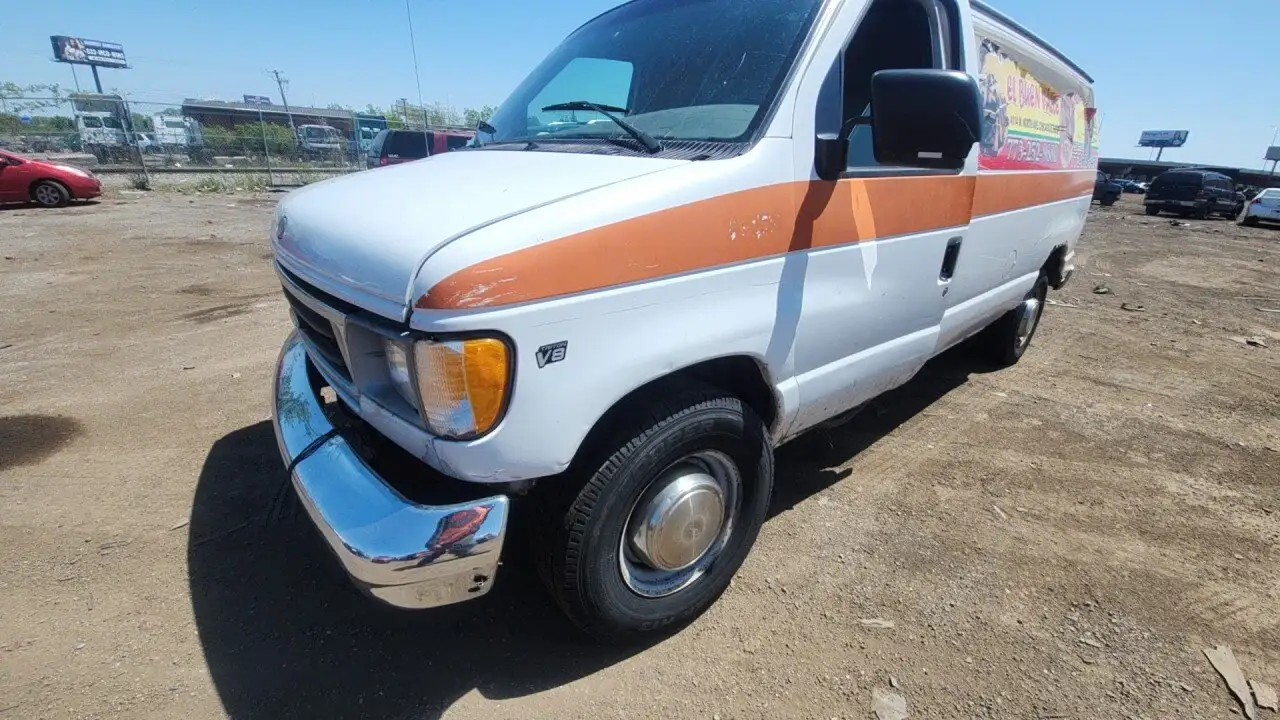 Photo of 2000 Ford E-250 Econoline