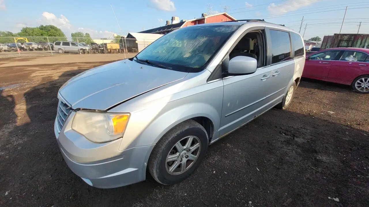 Photo of 2010 Chrysler Town & Country