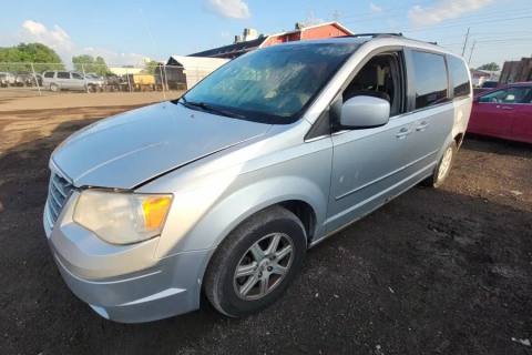 Photo of 2010 Chrysler Town & Country