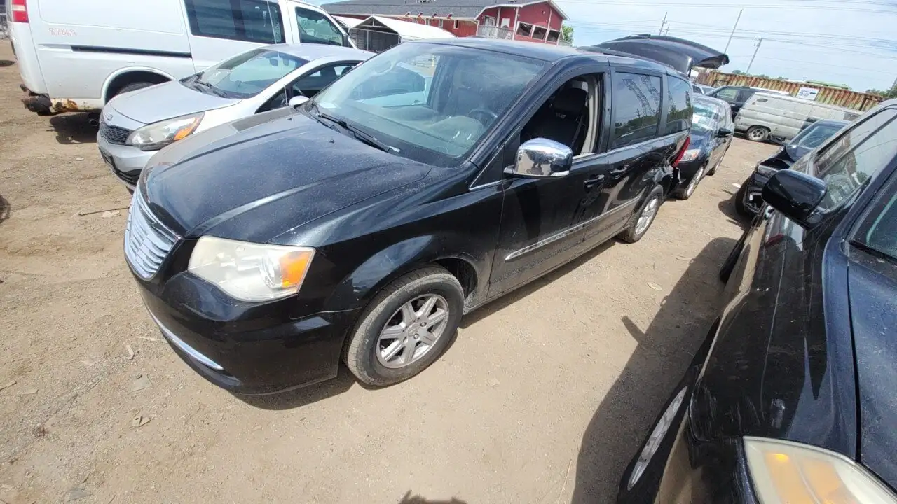 Photo of 2012 Chrysler Town & Country
