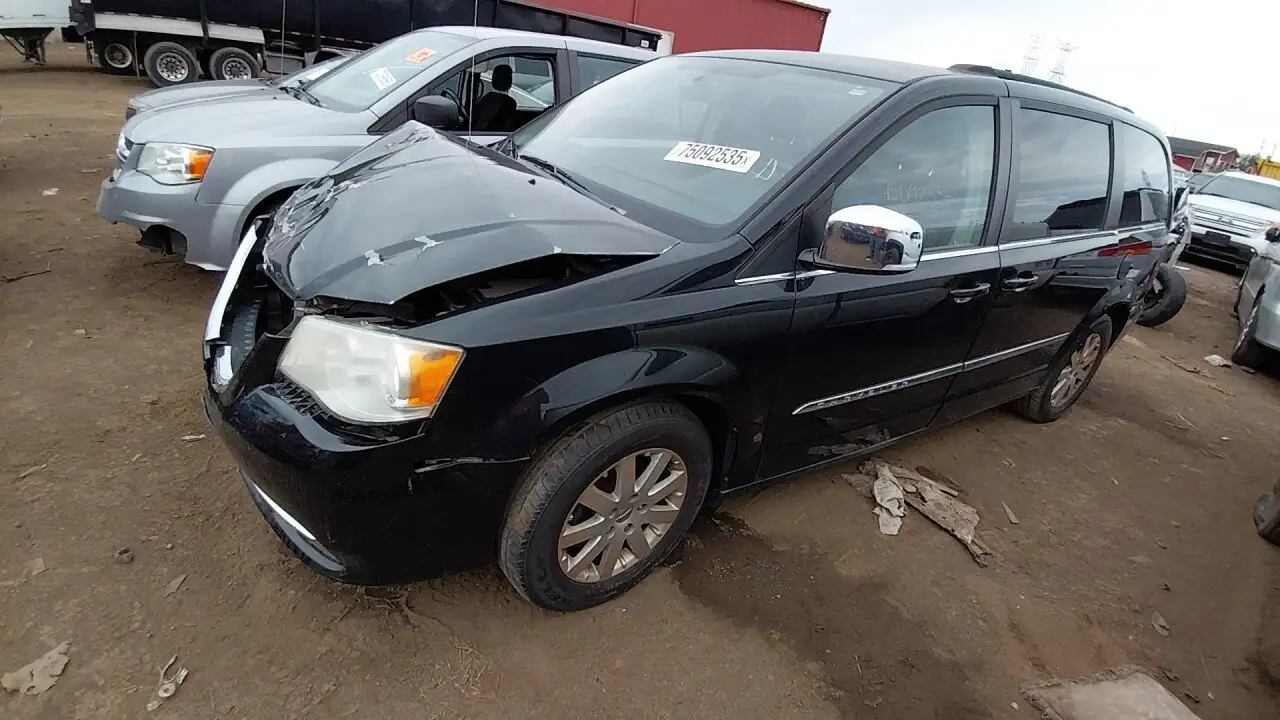 Photo of 2011 Chrysler Town & Country