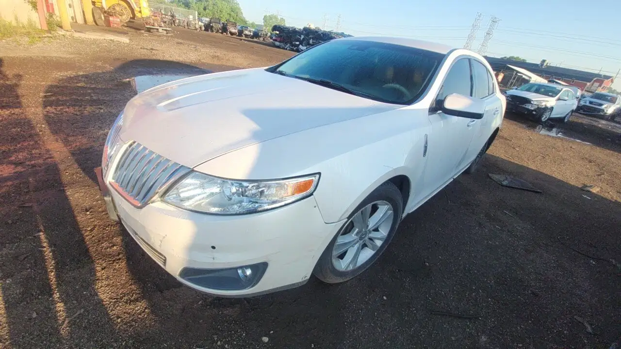 Photo of 2010 Lincoln Mks