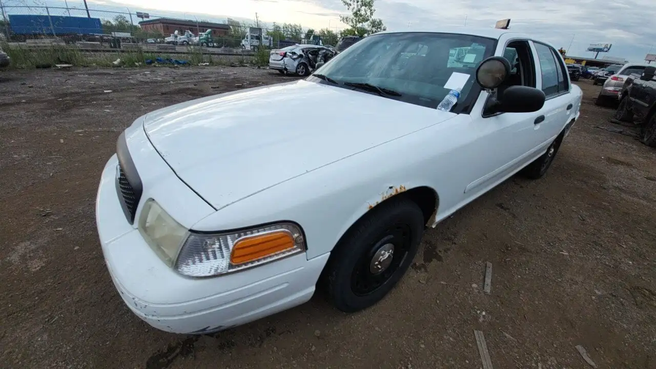 Photo of 2005 Ford Crown Victoria