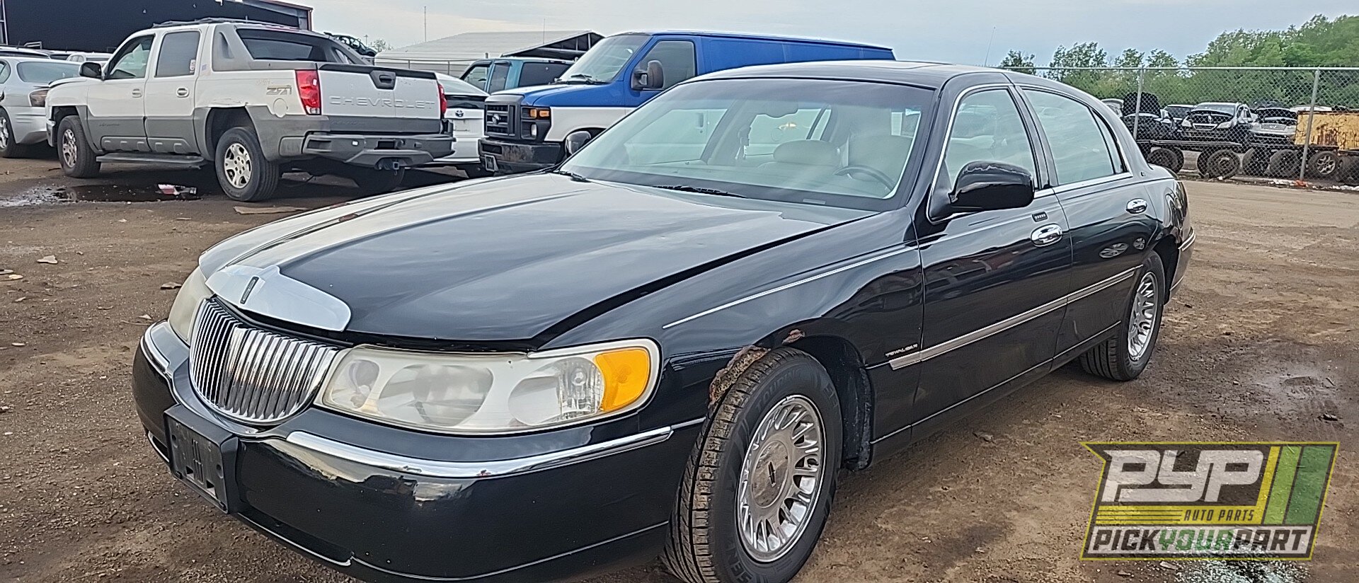 Photo of 1999 Lincoln Town Car