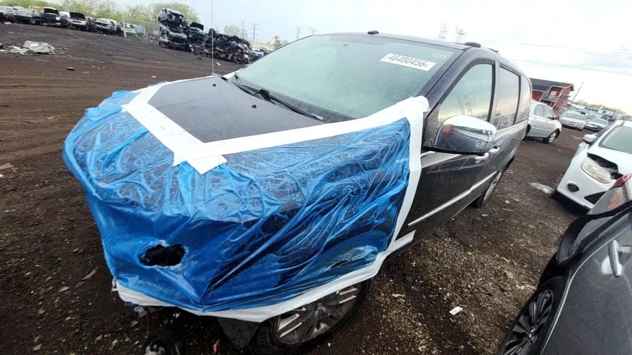 Photo of 2010 Chrysler Town & Country