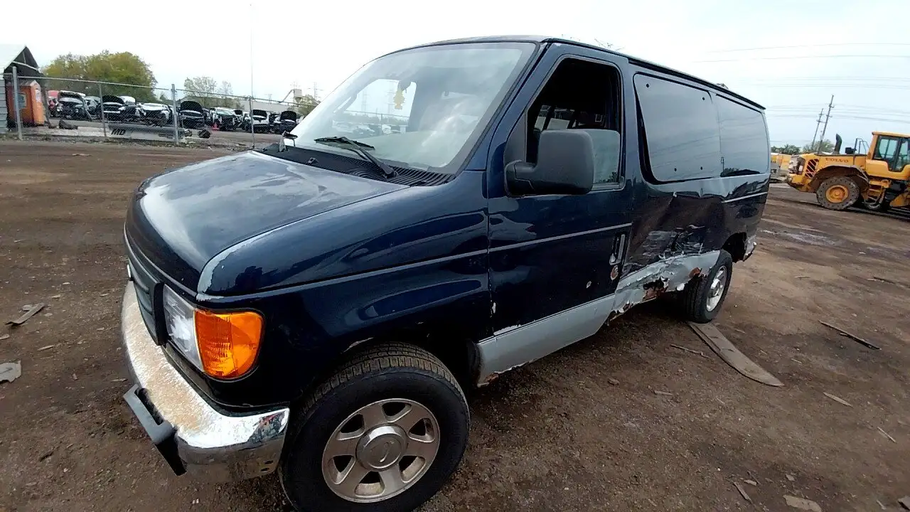 Photo of 2004 Ford E-150 Club Wagon