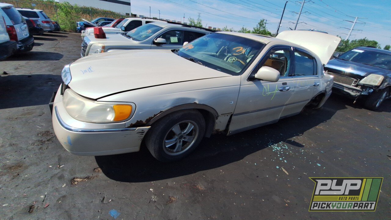 Photo of 2000 Lincoln Town Car