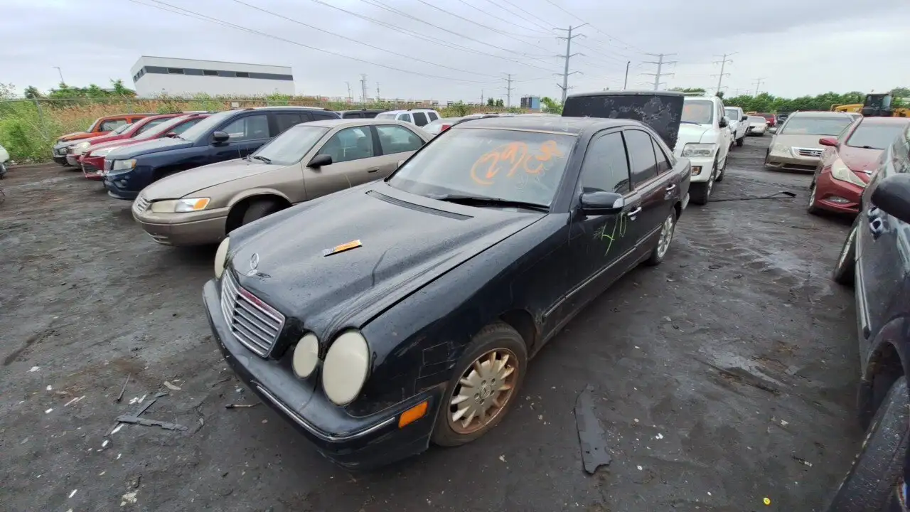 Photo of 2002 Mercedes-Benz E320