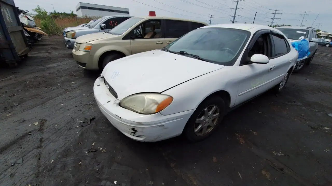 Photo of 2005 Ford Taurus