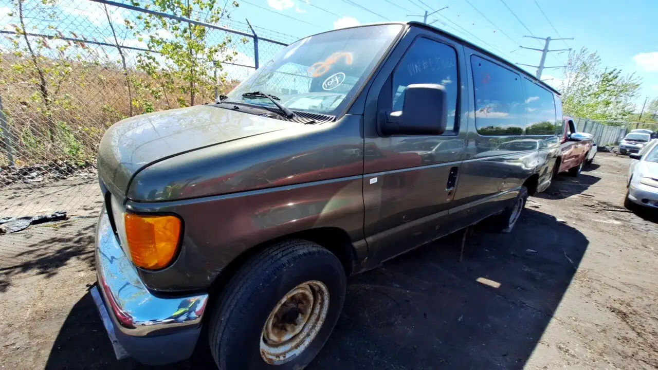Photo of 2003 Ford E-350 Club Wagon