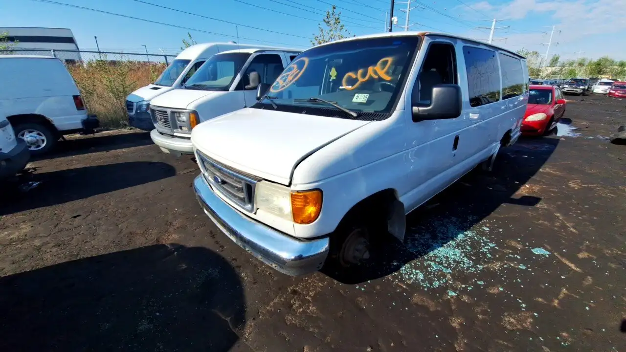 Photo of 2006 Ford E-350 Super Duty