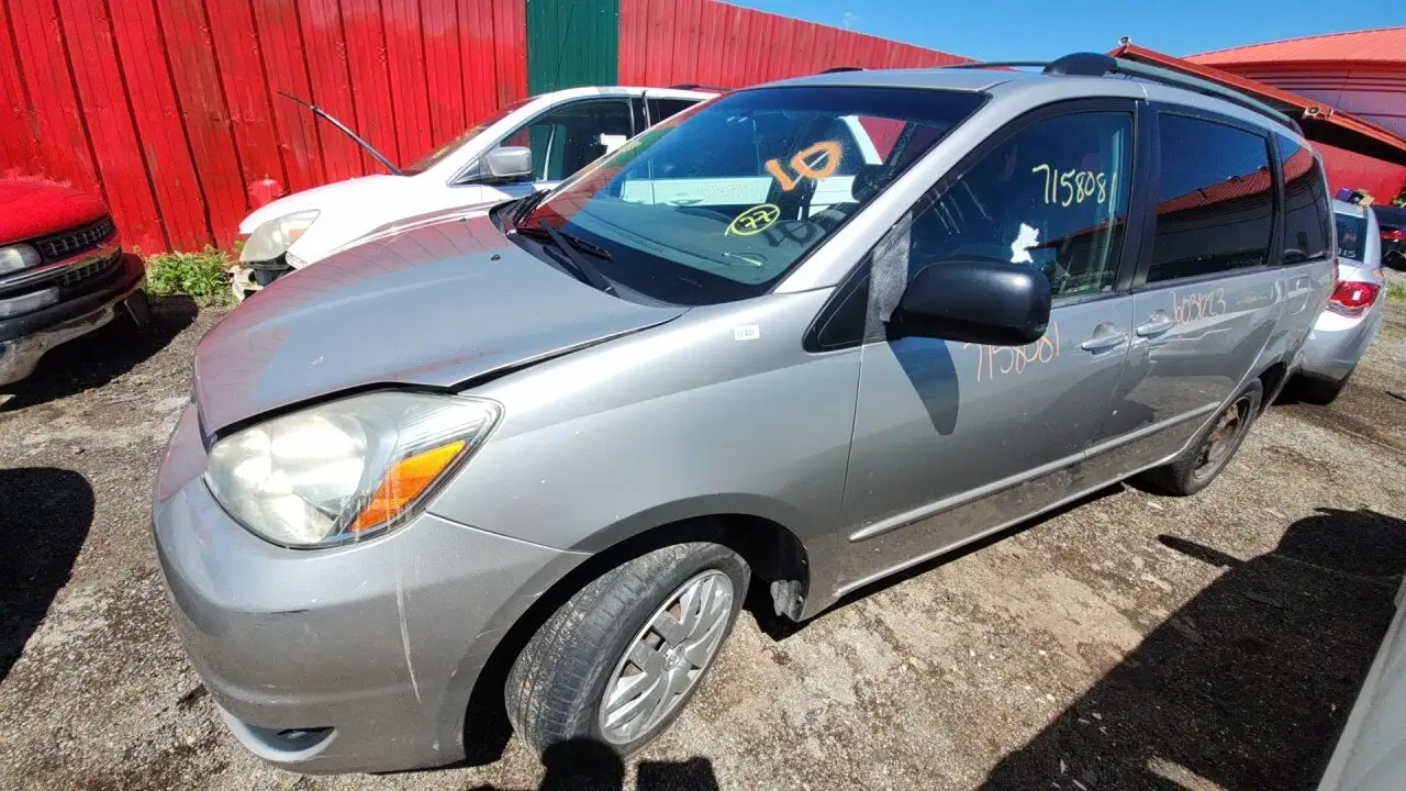Photo of 2005 Toyota Sienna