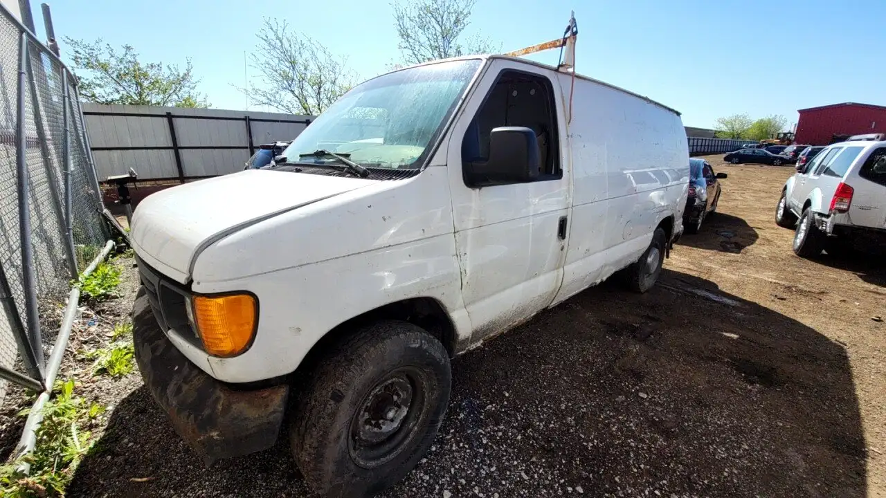 Photo of 2003 Ford E-350 Super Duty