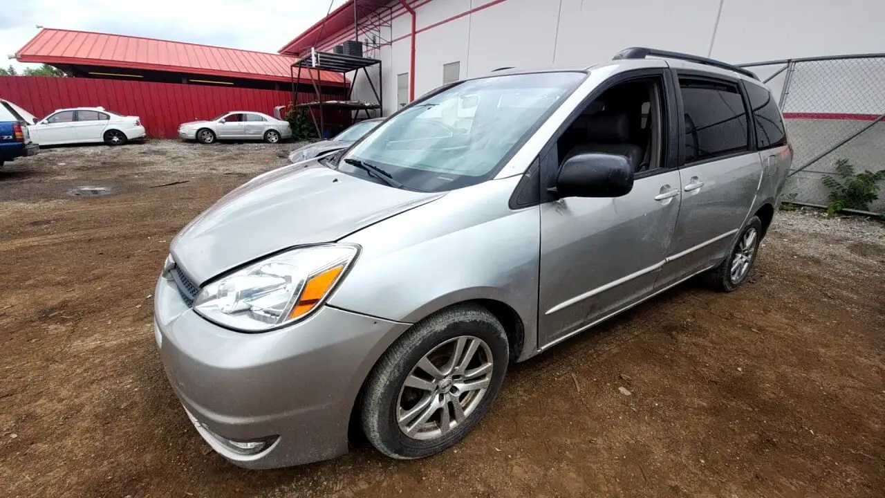 Photo of 2004 Toyota Sienna