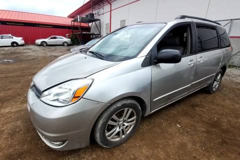 Photo of 2004 Toyota Sienna