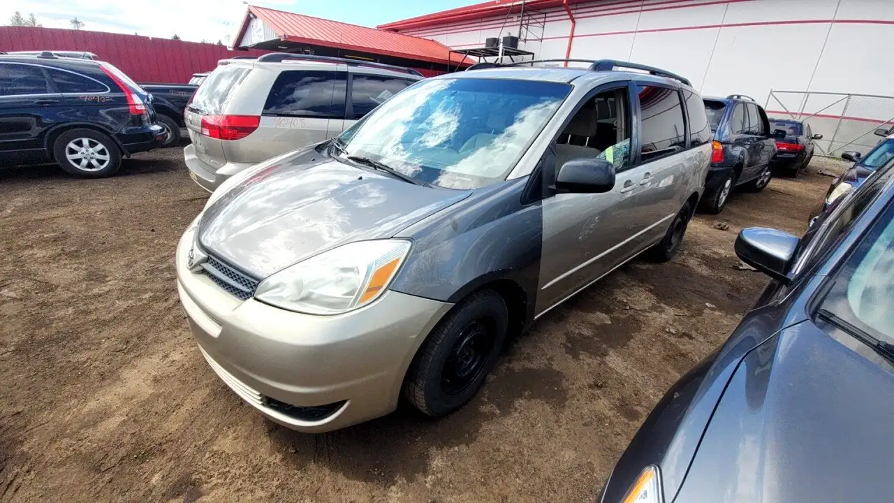Photo of 2004 Toyota Sienna