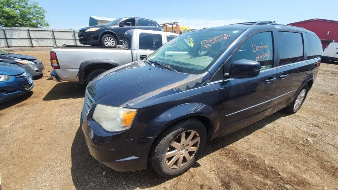 Photo of 2008 Chrysler Town & Country