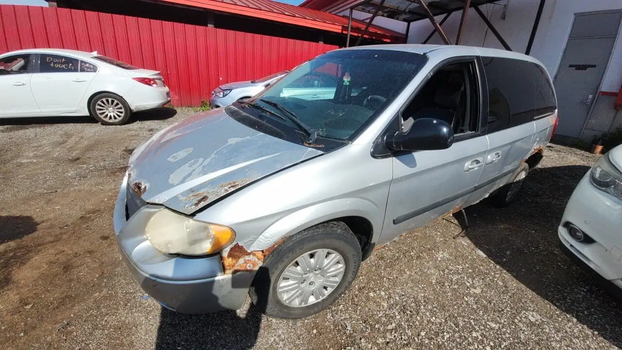 Photo of 2005 Chrysler Town & Country