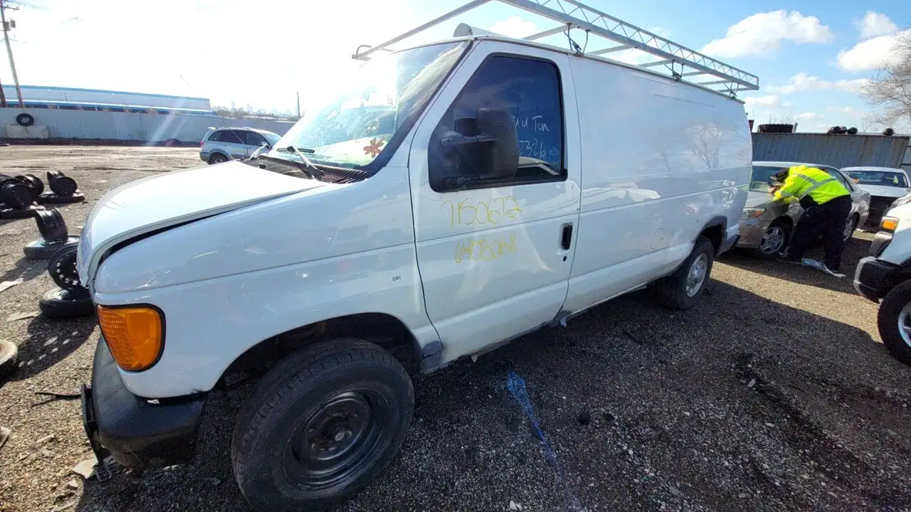 Photo of 2006 Ford E-350 Super Duty