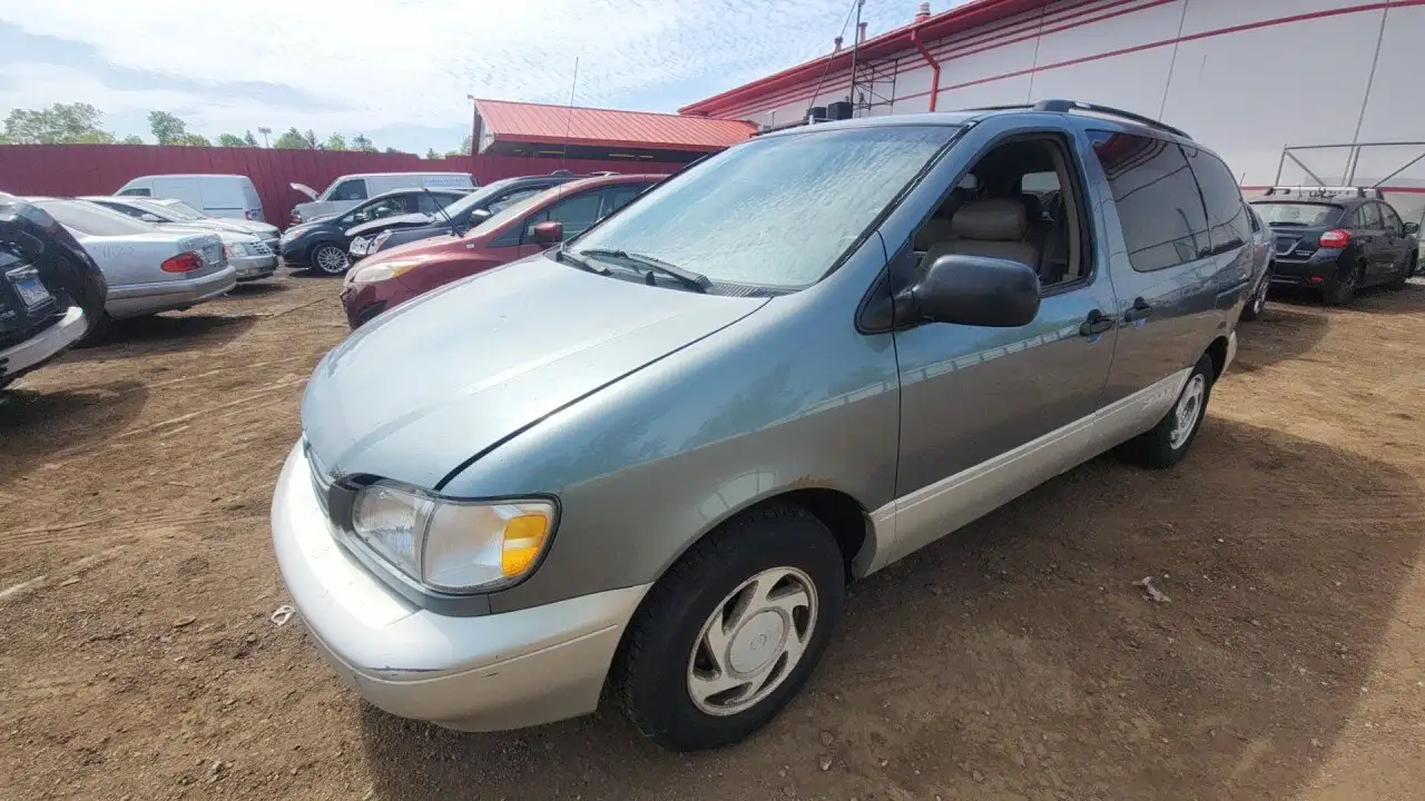 Photo of 2000 Toyota Sienna