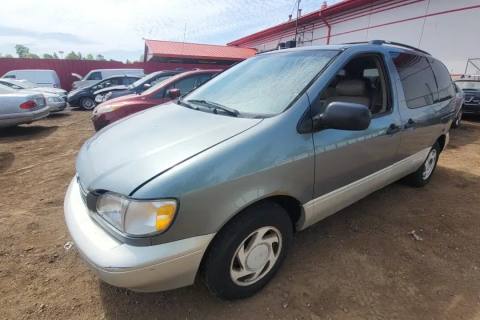 Photo of 2000 Toyota Sienna