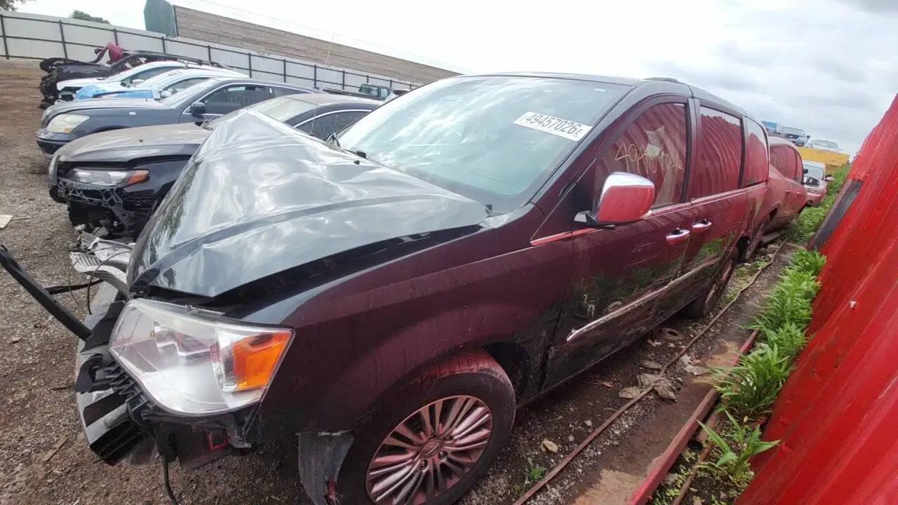 Photo of 2014 Chrysler Town & Country