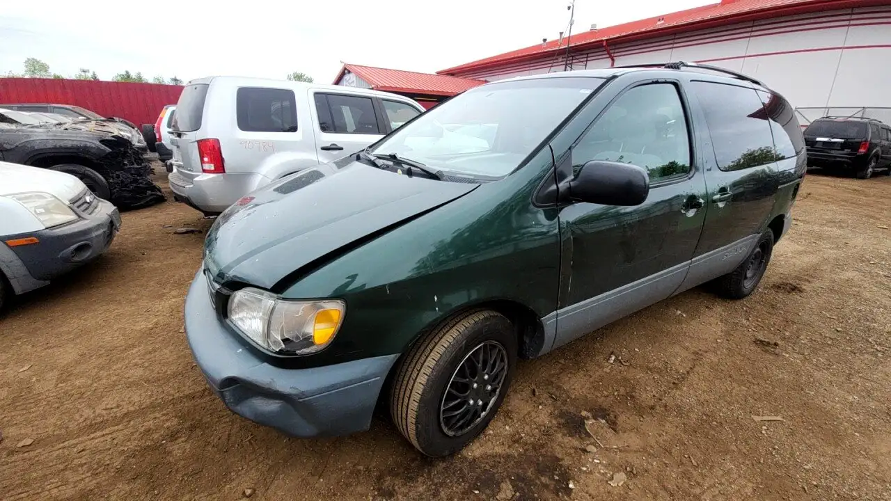 Photo of 2000 Toyota Sienna
