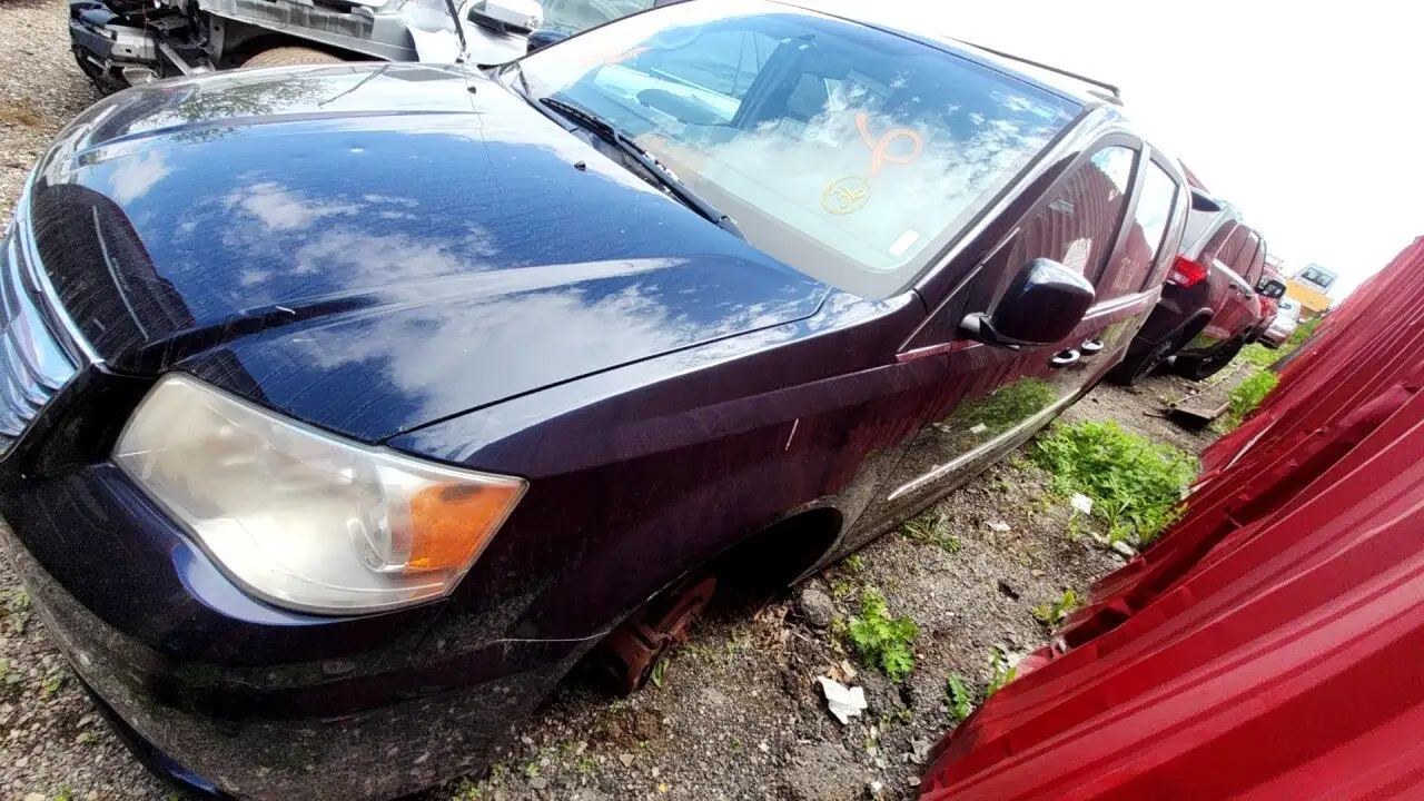 Photo of 2011 Chrysler Town & Country