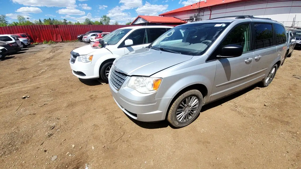 Photo of 2010 Chrysler Town & Country
