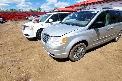 Photo of 2010 Chrysler Town & Country
