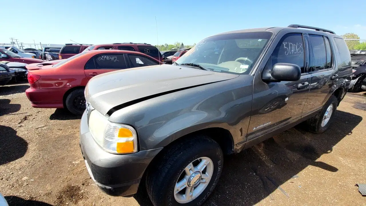 Photo of 2004 Ford Explorer