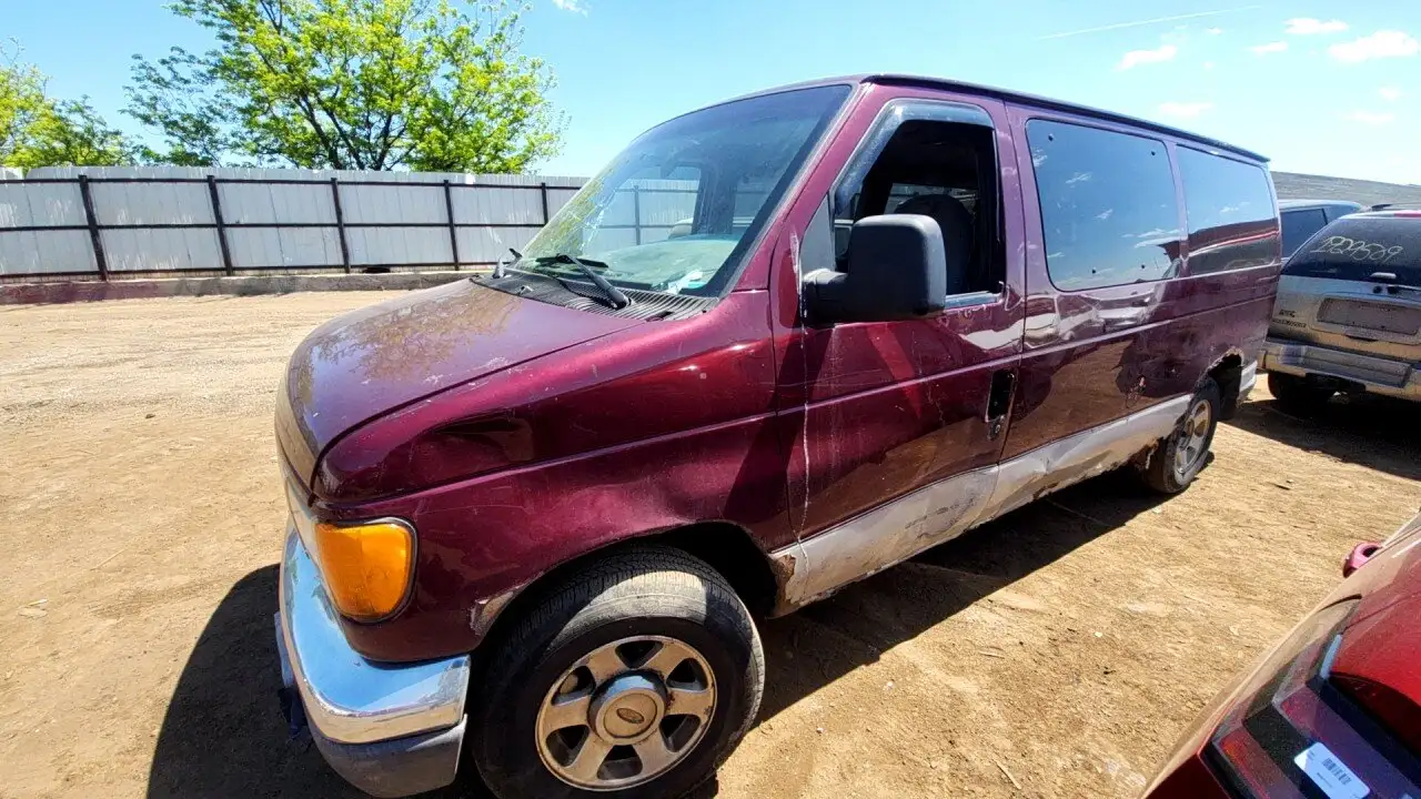 Photo of 2005 Ford E-150 Club Wagon