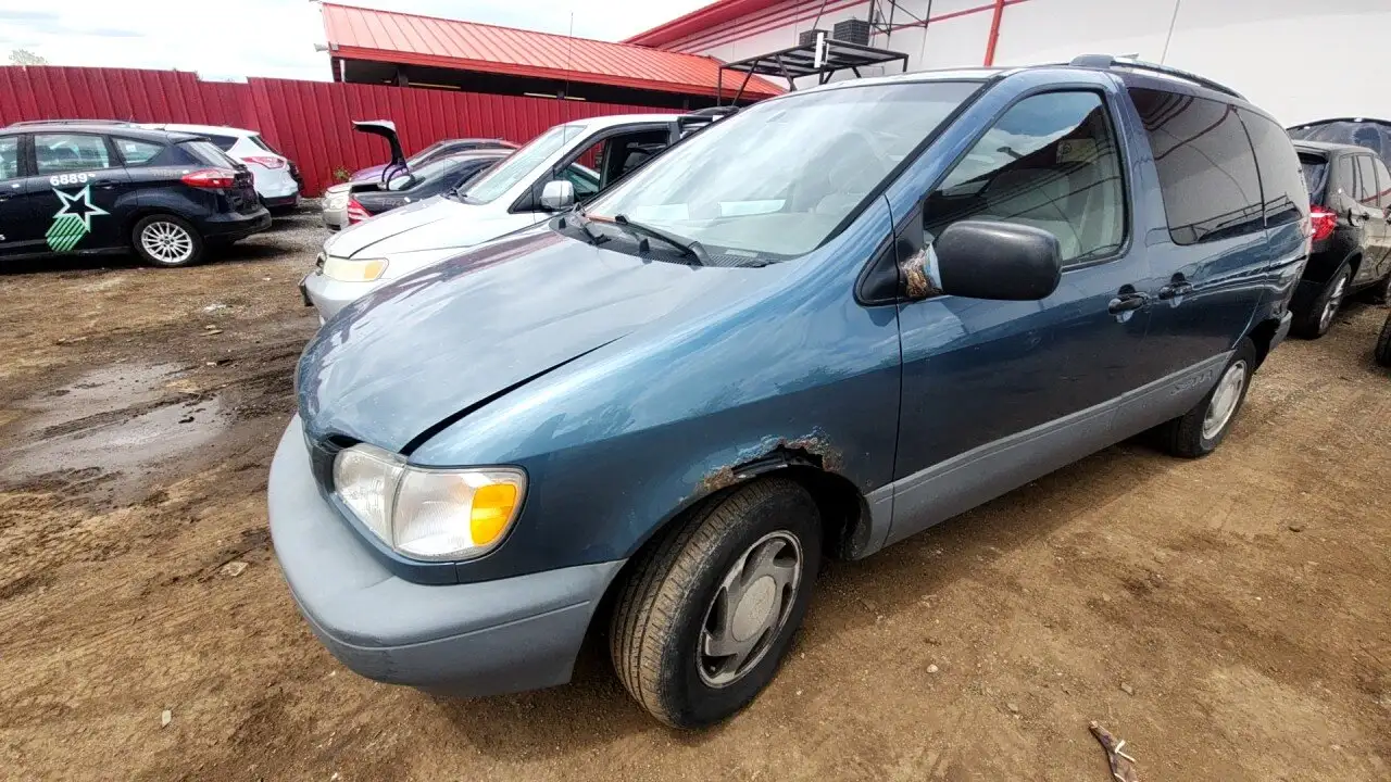 Photo of 2000 Toyota Sienna