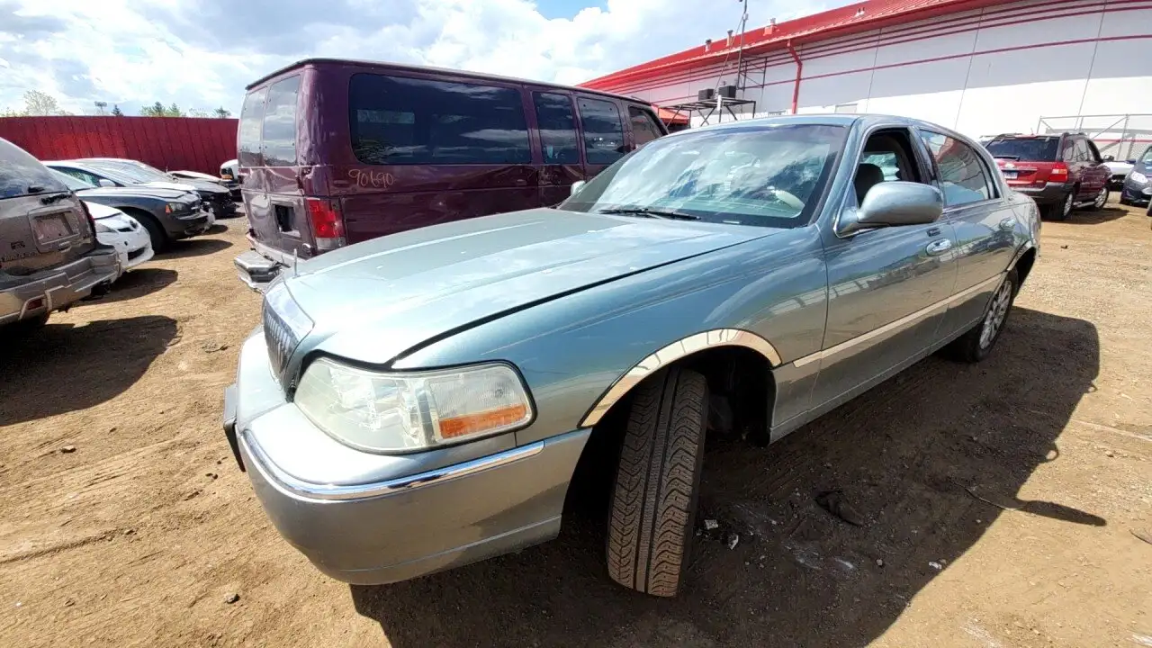 Photo of 2006 Lincoln Town Car
