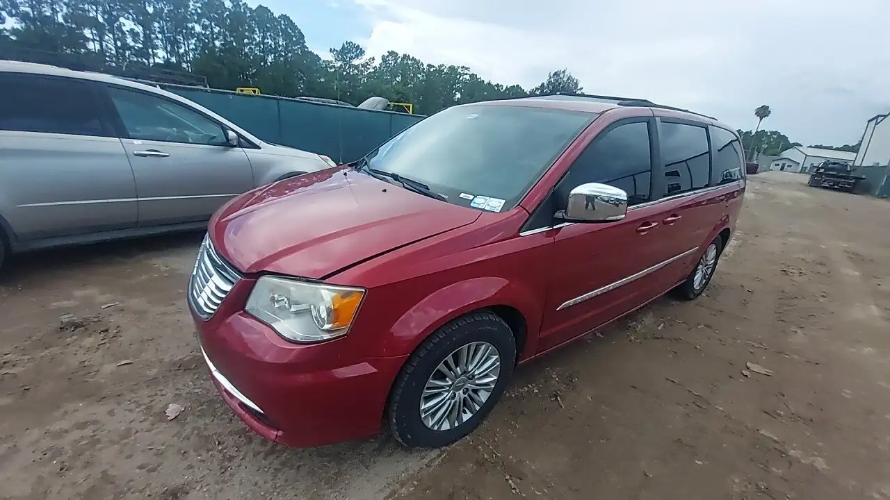 Photo of 2015 Chrysler Town & Country