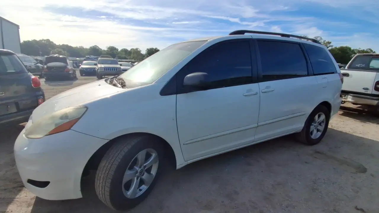 Photo of 2008 Toyota Sienna