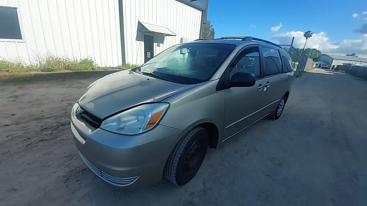 Photo of 2004 Toyota Sienna
