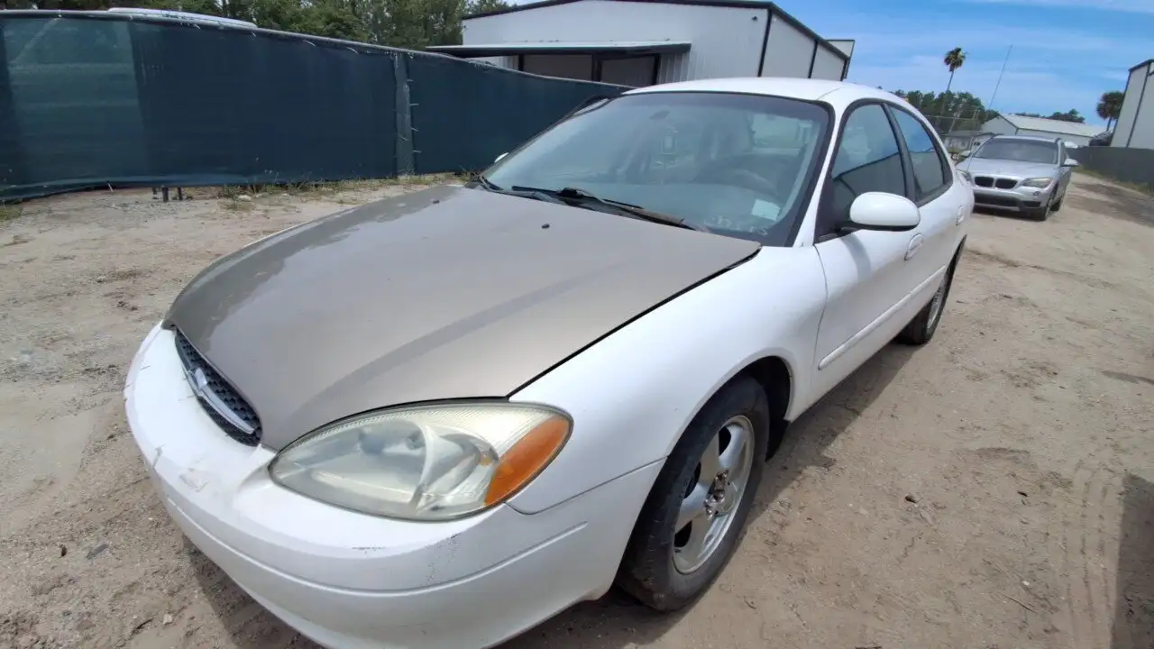 Photo of 2002 Ford Taurus