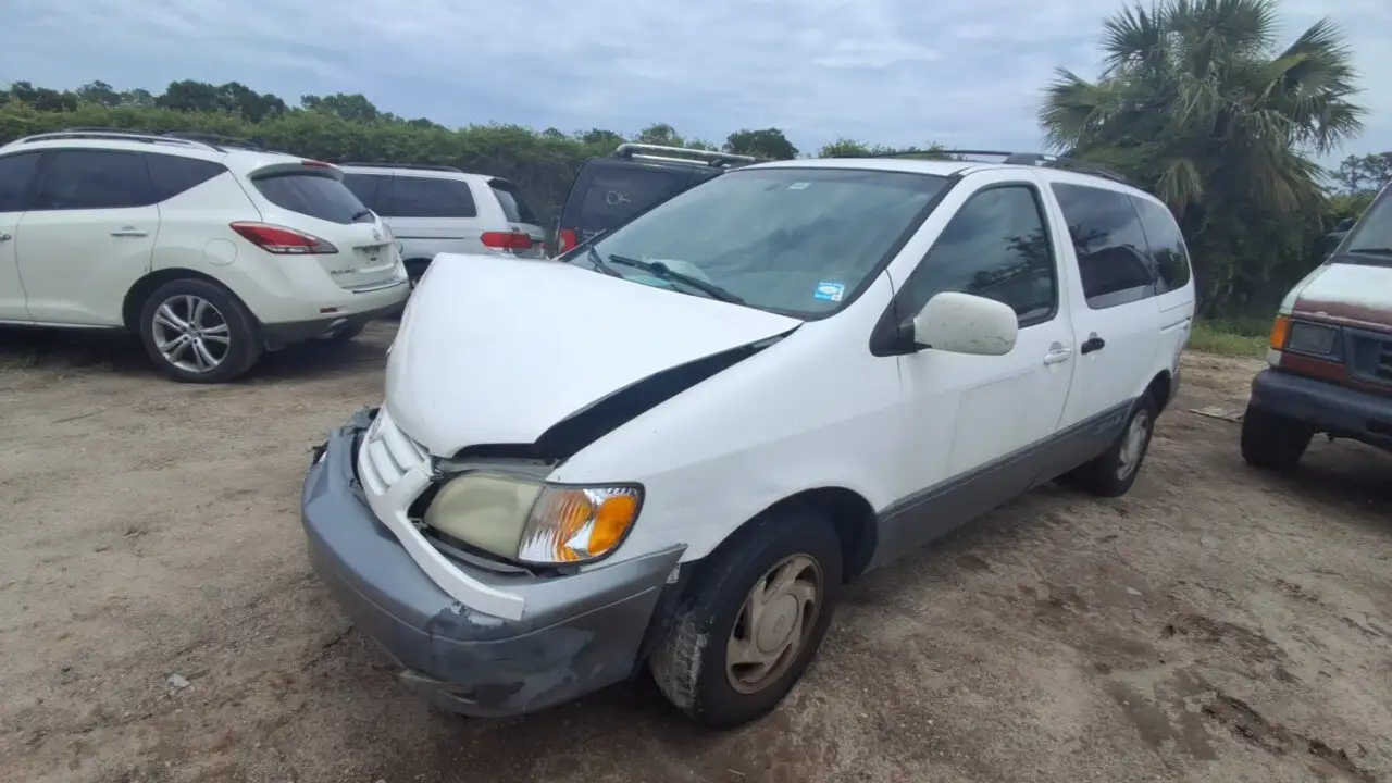 Photo of 2003 Toyota Sienna