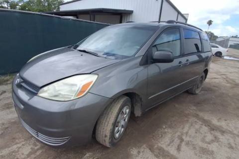 Photo of 2004 Toyota Sienna