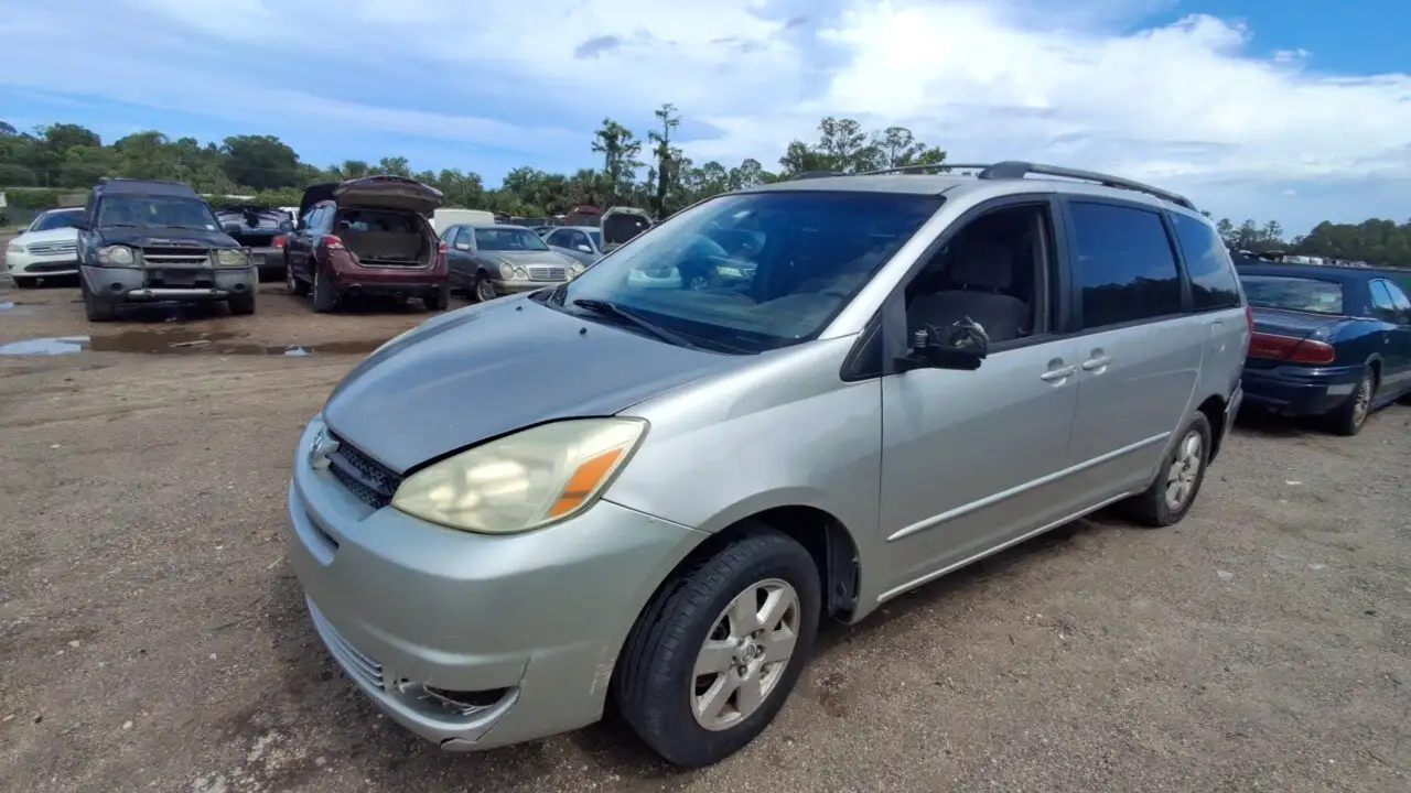 Photo of 2004 Toyota Sienna