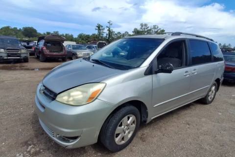 Photo of 2004 Toyota Sienna