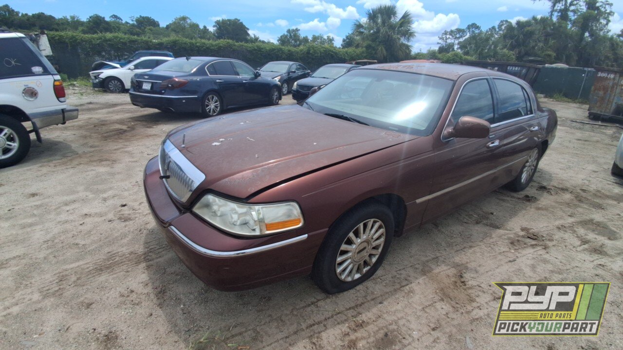 Photo of 2004 Lincoln Town Car
