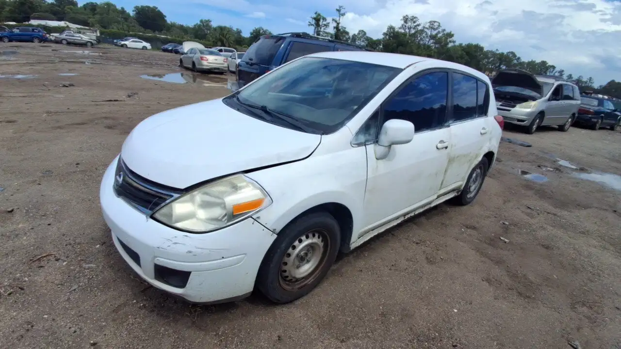 Photo of 2011 Nissan Versa