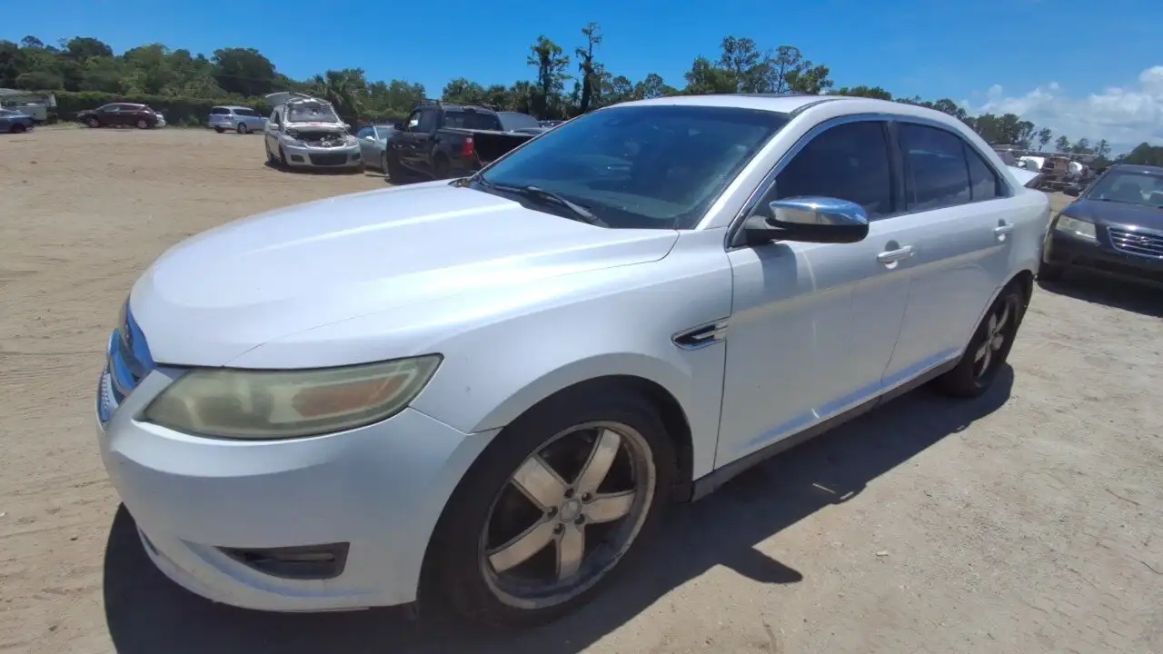 Photo of 2010 Ford Taurus