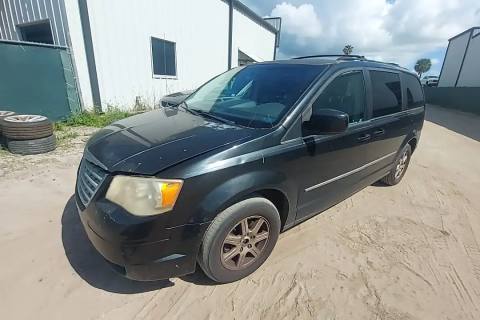 Photo of 2010 Chrysler Town & Country