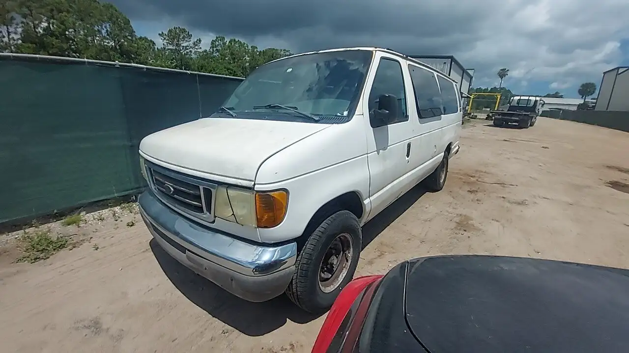 Photo of 2003 Ford E-350 Club Wagon