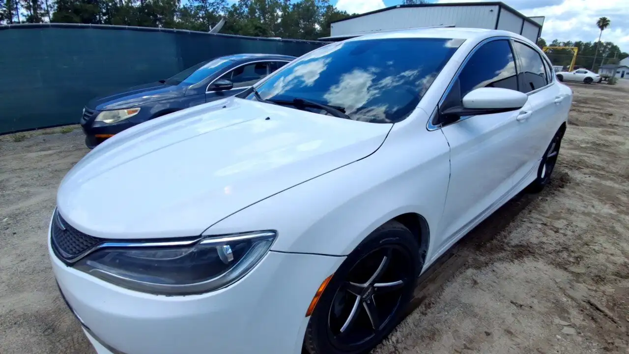 Photo of 2015 Chrysler 200